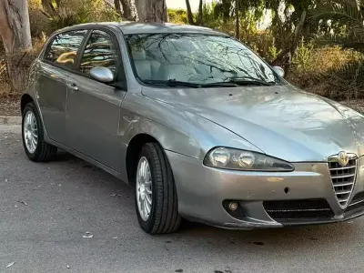 Usata Alfa Romeo 147 140 CV (102 kW) 2006 Grigio Utilitaria