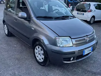 Begagnad Fiat Panda Dynamic 69 HK (50 kW) 2010 Grå Halvkombi