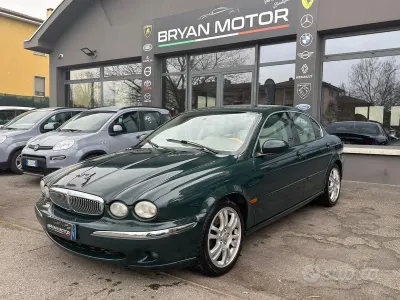 Usata Jaguar X-type Executive 196 CV (144 kW) 2002 Verde Berlina