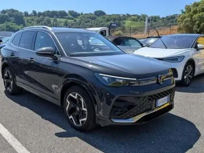 Usata VW Tiguan R-line 150 CV (110 kW) 2024 Grigio SUV