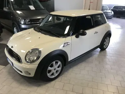 Usata Mini ONE Seven 75 CV (55 kW) 2009 Bianco Utilitaria