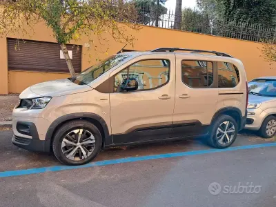 Usata Peugeot Rifter GT-line 131 CV (96 kW) 2020 Grigio Monovolume