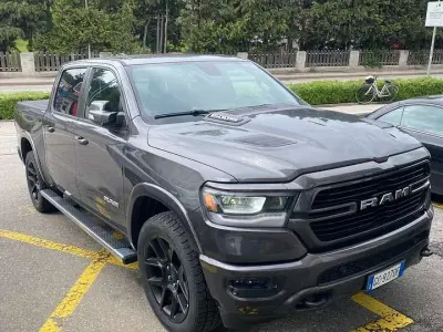 Brugt RAM 1500 401 HK (294 kW) 2019 Grå Pickup / Ladvogn