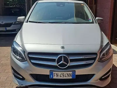 Usata Mercedes B180 109 CV (80 kW) 2018 Argento Utilitaria