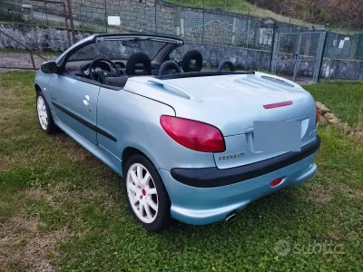 Usata Peugeot 206 CC 136 CV (100 kW) 2001 Grigio Cabrio