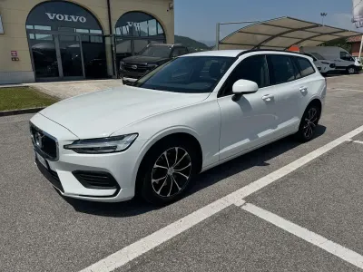 Usata Volvo V60 Momentum 197 CV (144 kW) 2022 Bianco Station wagon
