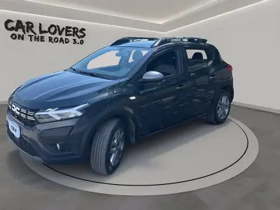 Usata Dacia Sandero Comfort 101 CV (74 kW) 2023 Kna grigio cometa met Utilitaria