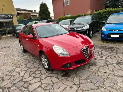 Usata Alfa Romeo Giulietta Exclusive 105 CV (77 kW) 2013 Rosso Utilitaria