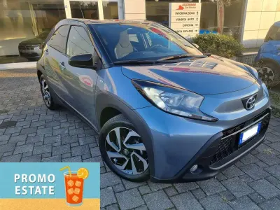 Usata Toyota Aygo X Trend 72 CV (52 kW) 2025 Persian salt / tetto nero SUV
