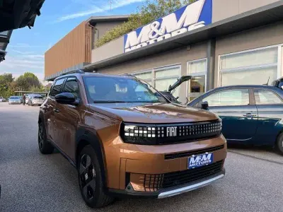 Nuova Fiat Grande Panda La Prima 101 CV (74 kW) 2025 Bronze Utilitaria