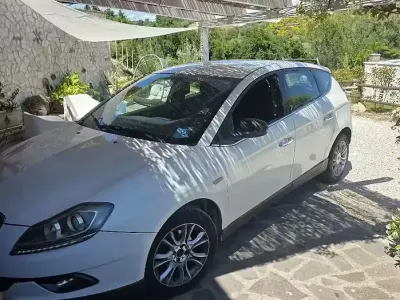 Usata Lancia Delta 132 CV (97 kW) 2009 Bianco Utilitaria