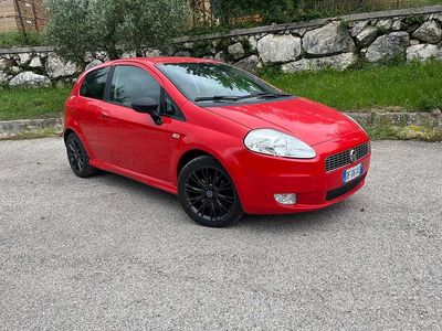 Usata Fiat Grande Punto Emotion 120 CV (88 kW) 2007 Rosso Utilitaria