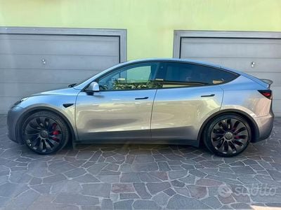 Usata Tesla Model Y Performance 392 kW (534 CV) 2023 Grigio SUV