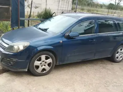 Usata Opel Astra Cosmo 120 CV (88 kW) 2005 Blu Station wagon