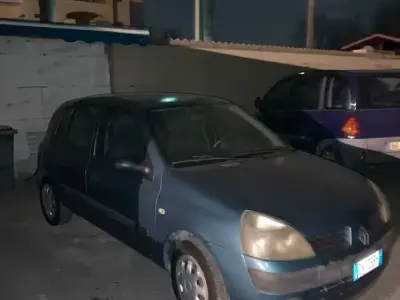 Usata Renault Clio II 75 CV (55 kW) 2004 Verde Berlina