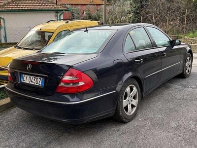 Usata Mercedes E280 Avantgarde 131 CV (96 kW) 2005 Blu/azzurro Berlina