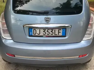 Usata Lancia Ypsilon 60 CV (44 kW) 2006 Bluazzurro Utilitaria