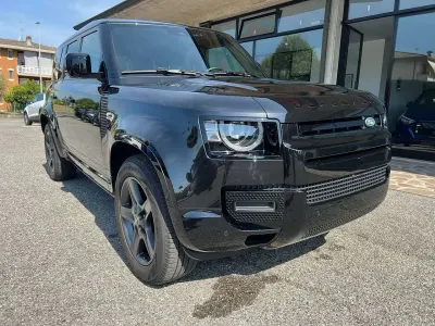 Usata Land Rover Defender SE Dynamic 249 CV (183 kW) 2023 Nero SUV