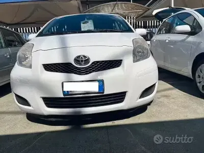 Usata Toyota Yaris 69 CV (50 kW) 2009 Bianco Utilitaria