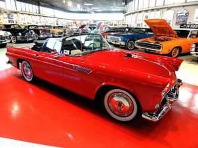 Begagnad Ford Thunderbird 250 HK (183 kW) 1955 Röd Cab