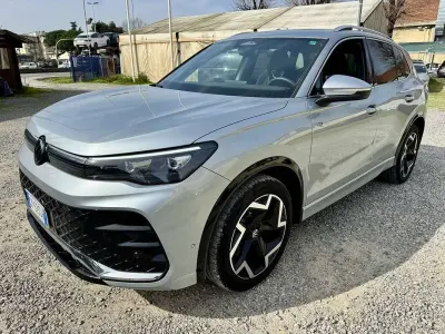 Gebraucht VW Tiguan R-line 150 PS (110 kW) 2025 Silber SUV