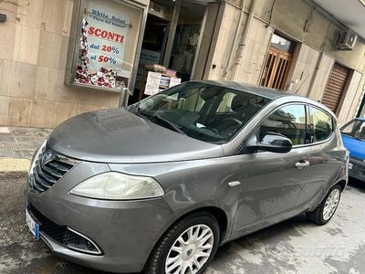 Usata Lancia Ypsilon 95 CV (69 kW) 2013 Grigio Utilitaria