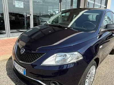 Usata Lancia Ypsilon 69 CV (50 kW) 2018 Blu Utilitaria
