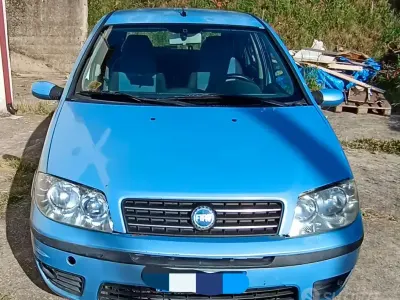 Usata Fiat Punto 69 CV (50 kW) 2006 Blu Utilitaria