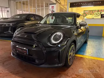 Usata Mini Cooper SE 75 kW (102 CV) 2022 Nero Utilitaria