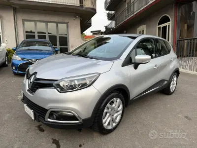 Käytetty Renault Captur 90 HP (66 kW) 2014 Hopea Katumaasturi