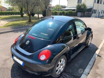Usata VW New Beetle 105 CV (77 kW) 2008 Nero Utilitaria