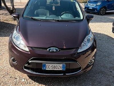 Usata Ford Fiesta Titanium 92 CV (67 kW) 2010 Viola Utilitaria