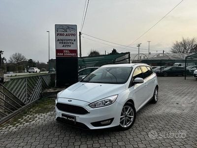 Begagnad Ford Focus S 149 HK (109 kW) 2015 Vit Kombi