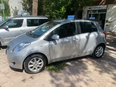 Usata Toyota Yaris Sol 69 CV (50 kW) 2007 Grigio Utilitaria