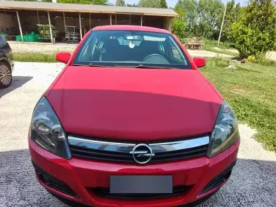Usata Opel Astra 90 CV (66 kW) 2006 Rosso Berlina