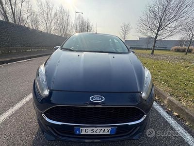 Usata Ford Fiesta 95 CV (69 kW) 2016 Blu Berlina
