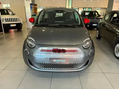 Usata Fiat 500e Red 69 kW (95 CV) 2021 Grigio Berlina
