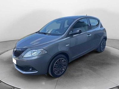 Usata Lancia Ypsilon Gold 69 CV (50 kW) 2024 Grigio Utilitaria