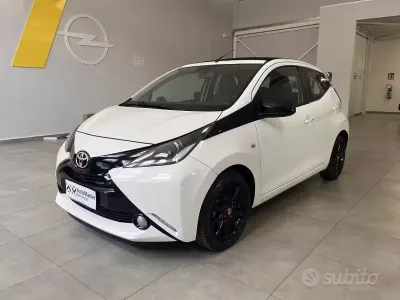 Usata Toyota Aygo Cool 69 CV (50 kW) 2016 Bianco Utilitaria