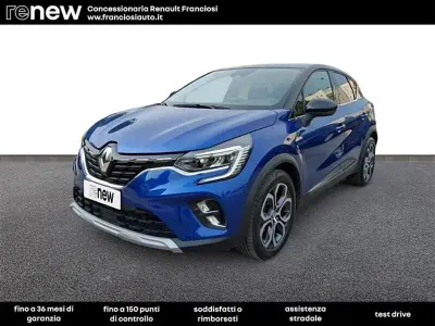 Usata Renault Captur Techno 100 CV (73 kW) 2023 Blu scuro SUV