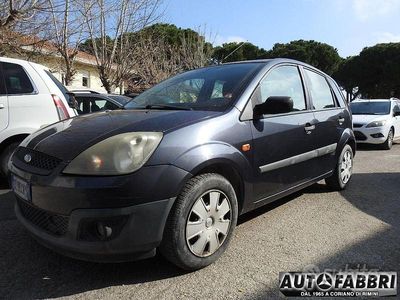 Begagnad Ford Fiesta Ghia 69 HK (50 kW) 2006 Halvkombi