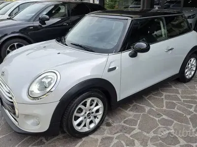 Usata Mini Cooper D 116 CV (85 kW) 2015 Grigio Utilitaria