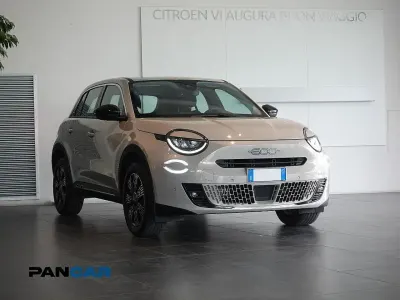 Usata Fiat 600 Pop 145 CV (106 kW) 2025 Beige SUV