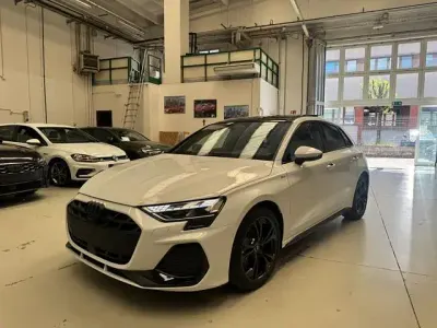 Nuova Audi A3 e-tron S-Line 150 CV (110 kW) 2025 Bianco pastello Utilitaria