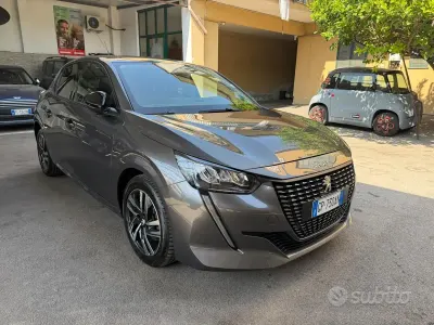 Usata Peugeot 208 101 CV (74 kW) 2023 Grigio Utilitaria