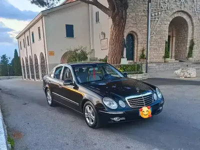 Usata Mercedes E220 170 CV (125 kW) 2005 Nero Berlina