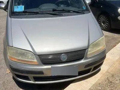 Usata Fiat Idea 69 CV (50 kW) 2004 Grigio Monovolume
