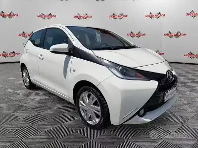 Usata Toyota Aygo X-play 70 CV (51 kW) 2018 Bianco Utilitaria