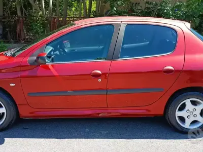 Usata Peugeot 206 60 CV (44 kW) 2005 Rosso Utilitaria