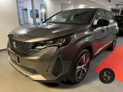 Usata Peugeot 5008 Allure 131 CV (96 kW) 2023 Grigio Monovolume